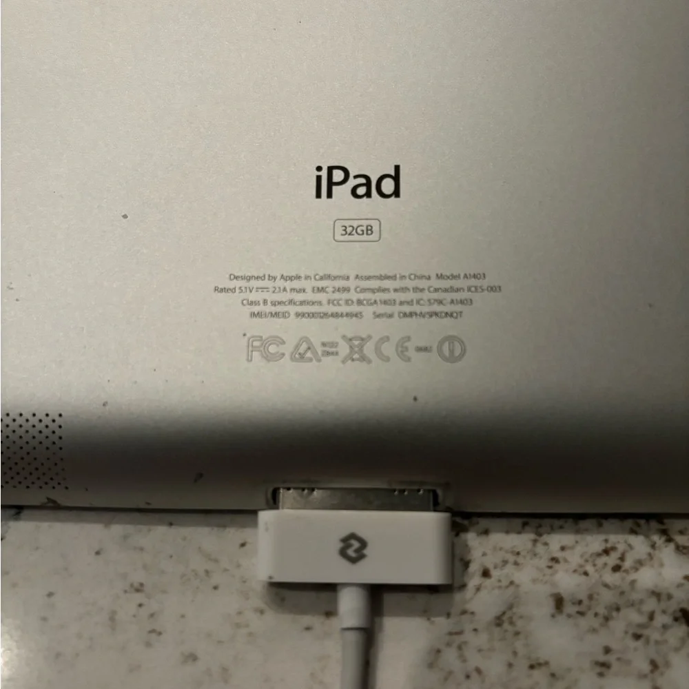 iPad 3rd Gen / 32GB - Picture 4 of 8
